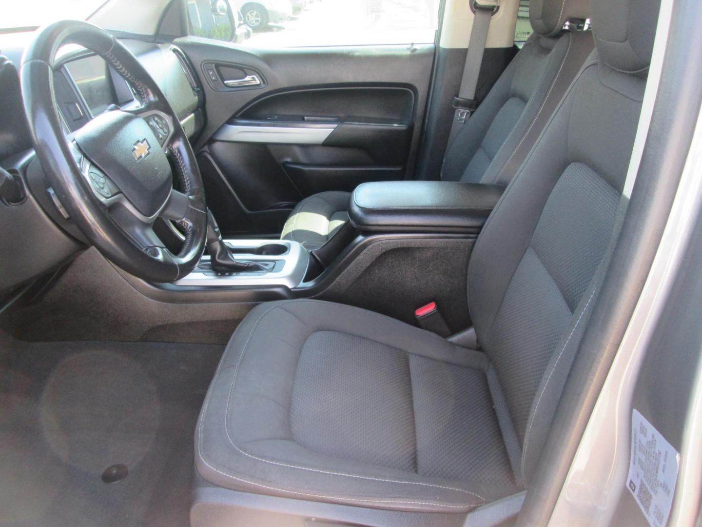 2021 GRAY Chevrolet Colorado LT Crew Cab Long Box 2WD (1GCGSCEN6M1) with an 3.6L V6 DOHC 24V GAS engine, 6A transmission, located at 1815 NE 28th St., Fort Worth, TX, 76106, (817) 625-6251, 32.795582, -97.333069 - Photo#11