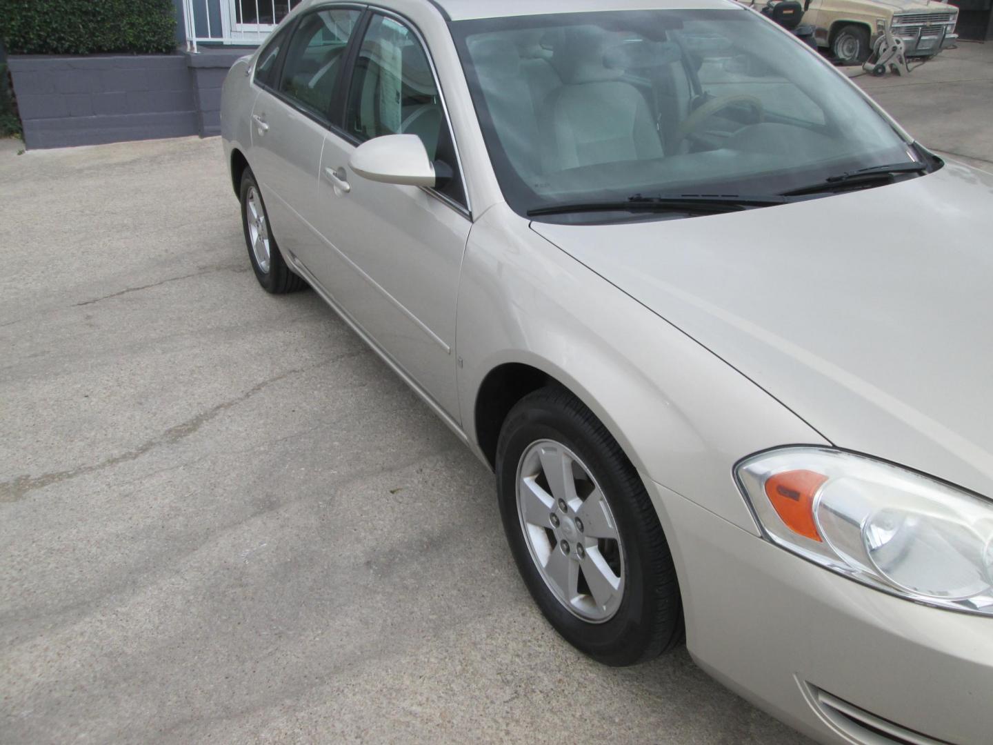 2008 GOLD /TAN Chevrolet Impala LT (2G1WT58K389) with an 3.5L V6 OHV 12V FFV engine, 4-Speed Automatic Overdrive transmission, located at 1815 NE 28th St., Fort Worth, TX, 76106, (817) 625-6251, 32.795582, -97.333069 - Photo#2