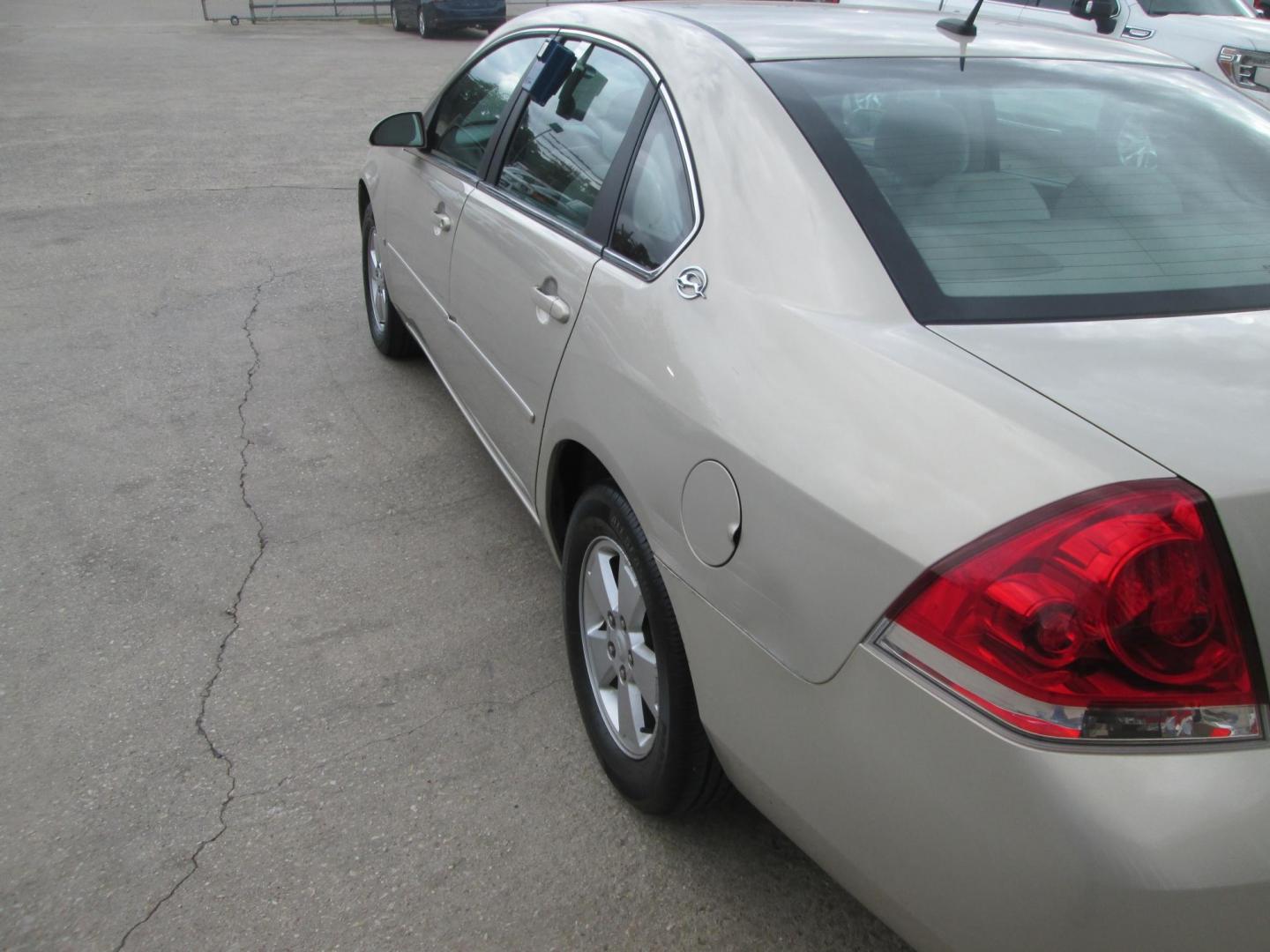 2008 GOLD /TAN Chevrolet Impala LT (2G1WT58K389) with an 3.5L V6 OHV 12V FFV engine, 4-Speed Automatic Overdrive transmission, located at 1815 NE 28th St., Fort Worth, TX, 76106, (817) 625-6251, 32.795582, -97.333069 - Photo#5