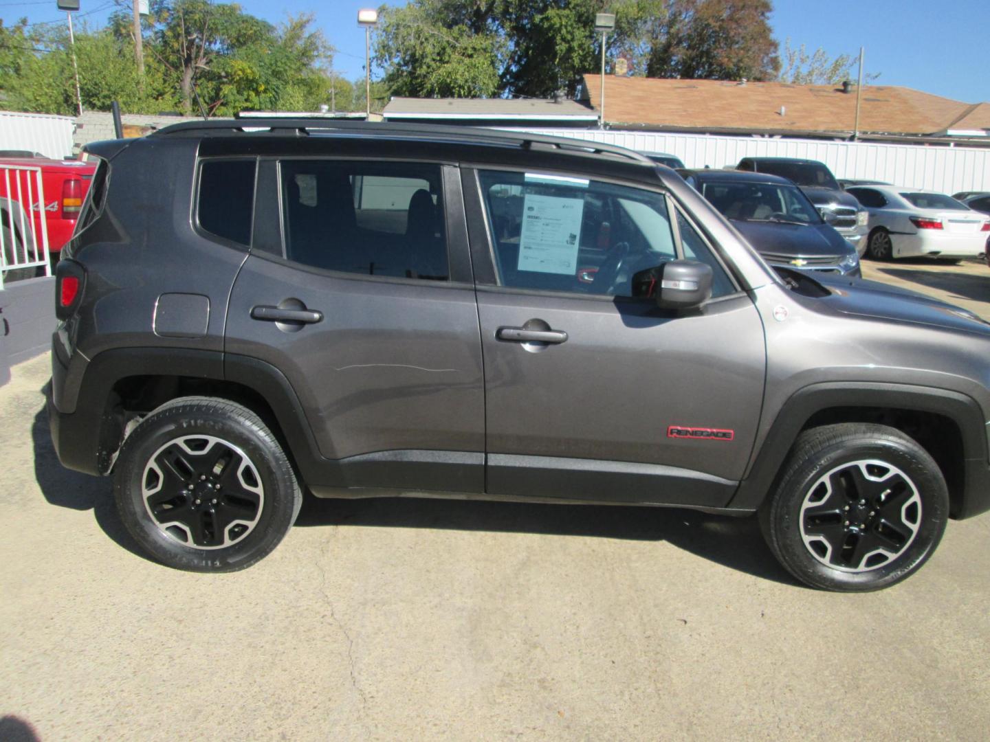 2016 GRAY Jeep Renegade Trailhawk (ZACCJBCT5GP) with an 2.4L L4 DOHC 16V engine, 9A transmission, located at 1815 NE 28th St., Fort Worth, TX, 76106, (817) 625-6251, 32.795582, -97.333069 - Photo#3