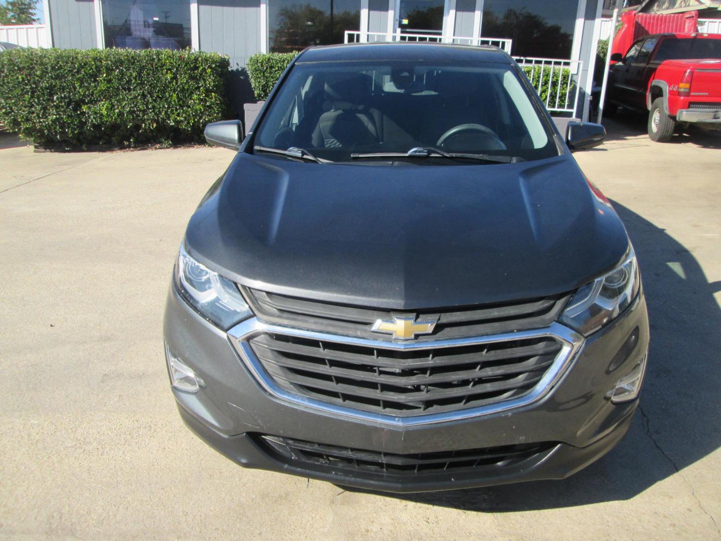 2020 GRAY Chevrolet Equinox LT 2WD (3GNAXKEV7LS) with an 1.5L L4 DIR DOHC 16V TURBO engine, 6A transmission, located at 1815 NE 28th St., Fort Worth, TX, 76106, (817) 625-6251, 32.795582, -97.333069 - Photo#2