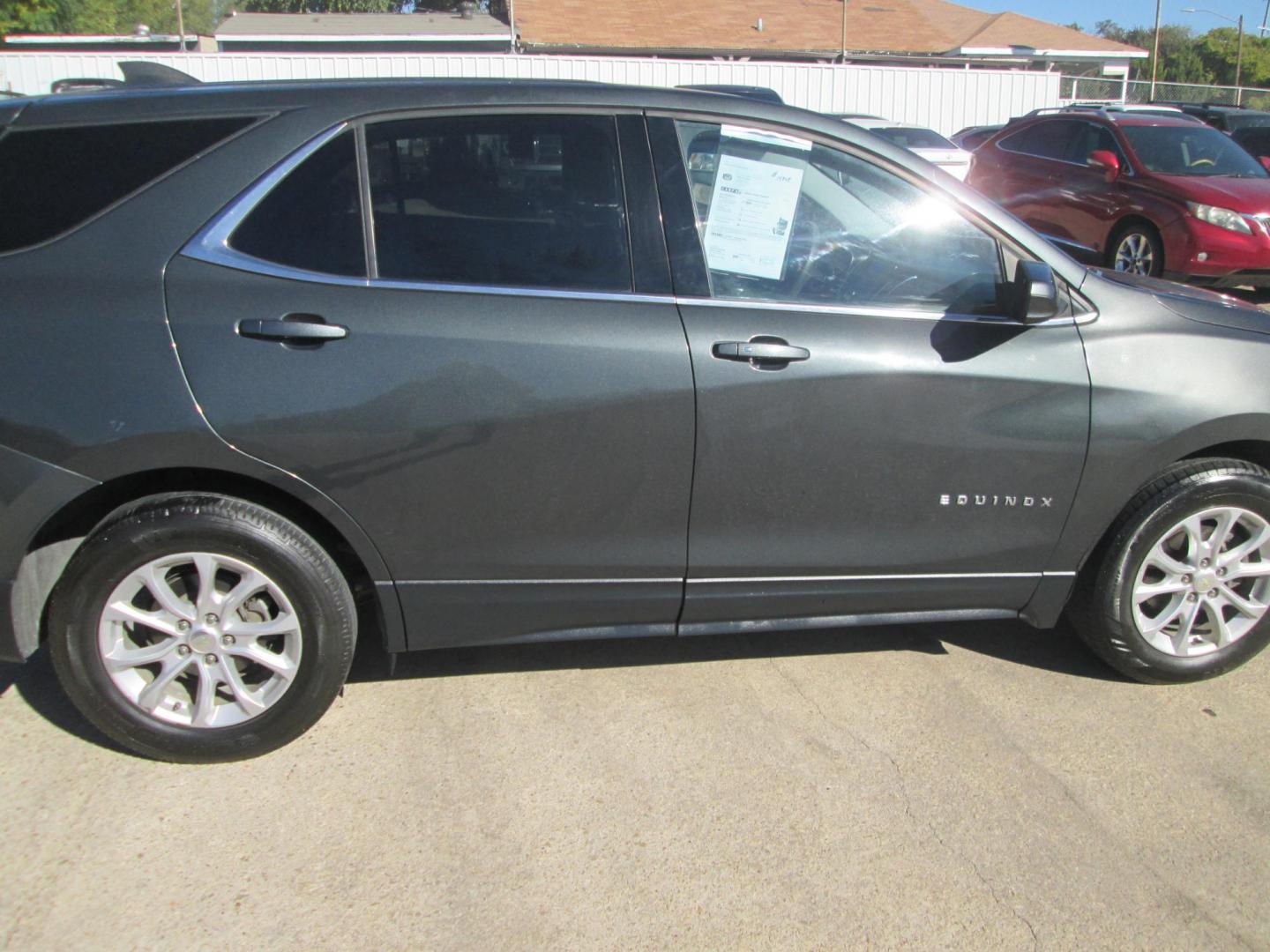 2020 GRAY Chevrolet Equinox LT 2WD (3GNAXKEV7LS) with an 1.5L L4 DIR DOHC 16V TURBO engine, 6A transmission, located at 1815 NE 28th St., Fort Worth, TX, 76106, (817) 625-6251, 32.795582, -97.333069 - Photo#3