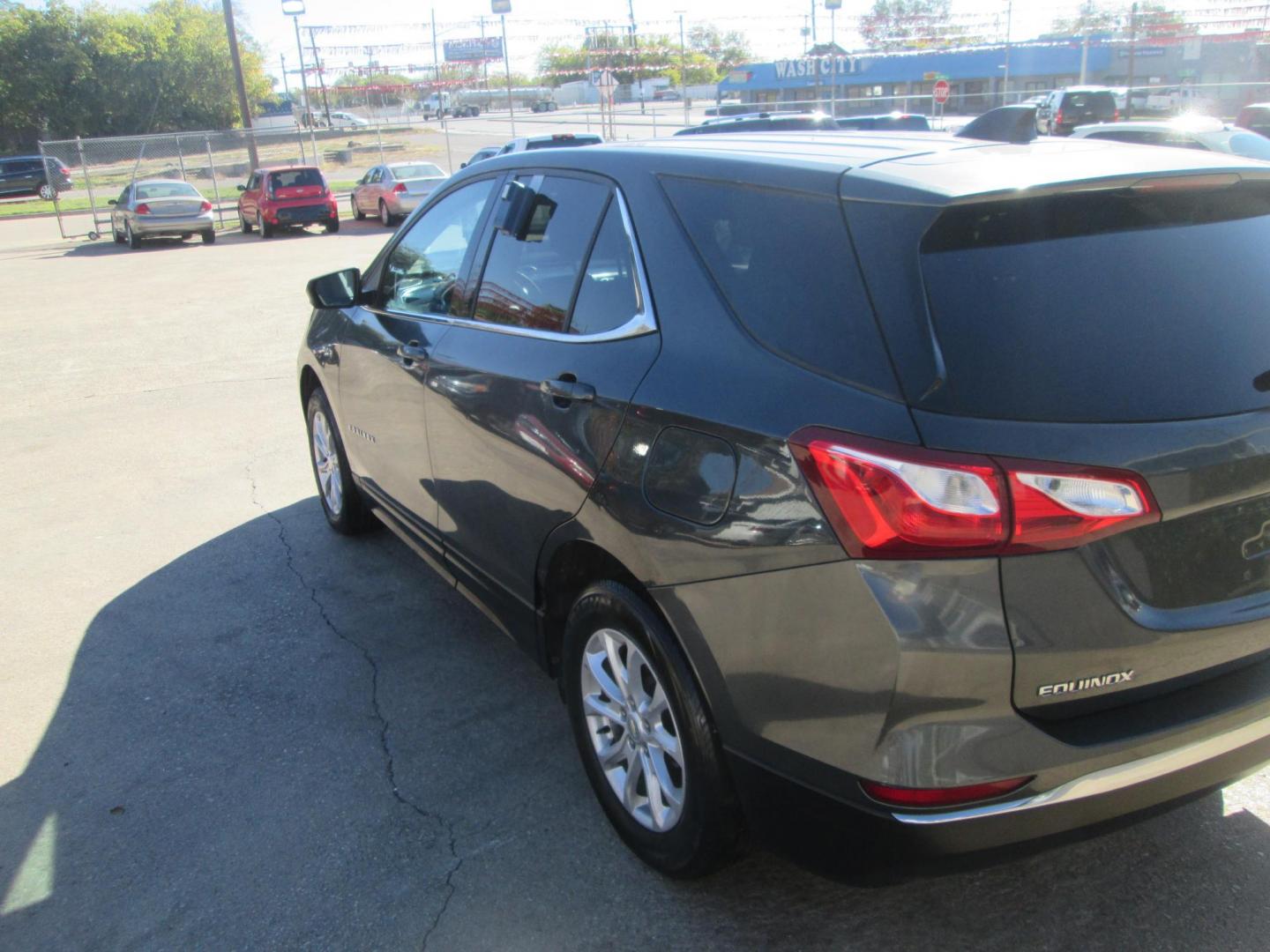 2020 GRAY Chevrolet Equinox LT 2WD (3GNAXKEV7LS) with an 1.5L L4 DIR DOHC 16V TURBO engine, 6A transmission, located at 1815 NE 28th St., Fort Worth, TX, 76106, (817) 625-6251, 32.795582, -97.333069 - Photo#5