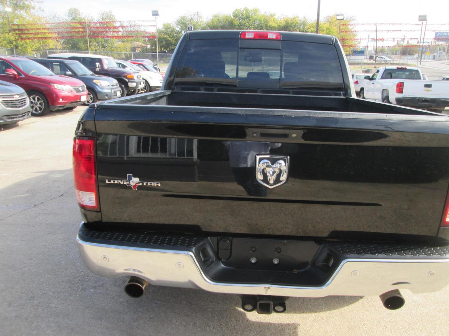 2016 BLACK RAM 1500 SLT Crew Cab SWB 2WD (3C6RR6LT2GG) with an 5.7L V8 OHV 16V engine, 6A transmission, located at 1815 NE 28th St., Fort Worth, TX, 76106, (817) 625-6251, 32.795582, -97.333069 - Photo#5