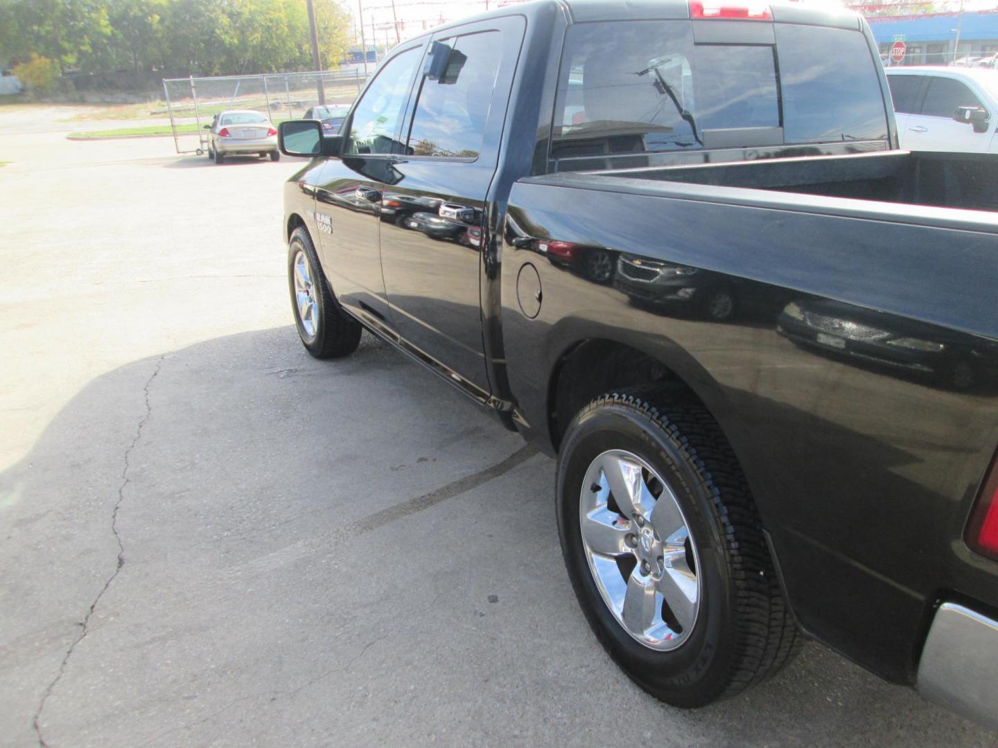 2016 BLACK RAM 1500 SLT Crew Cab SWB 2WD (3C6RR6LT2GG) with an 5.7L V8 OHV 16V engine, 6A transmission, located at 1815 NE 28th St., Fort Worth, TX, 76106, (817) 625-6251, 32.795582, -97.333069 - Photo#7