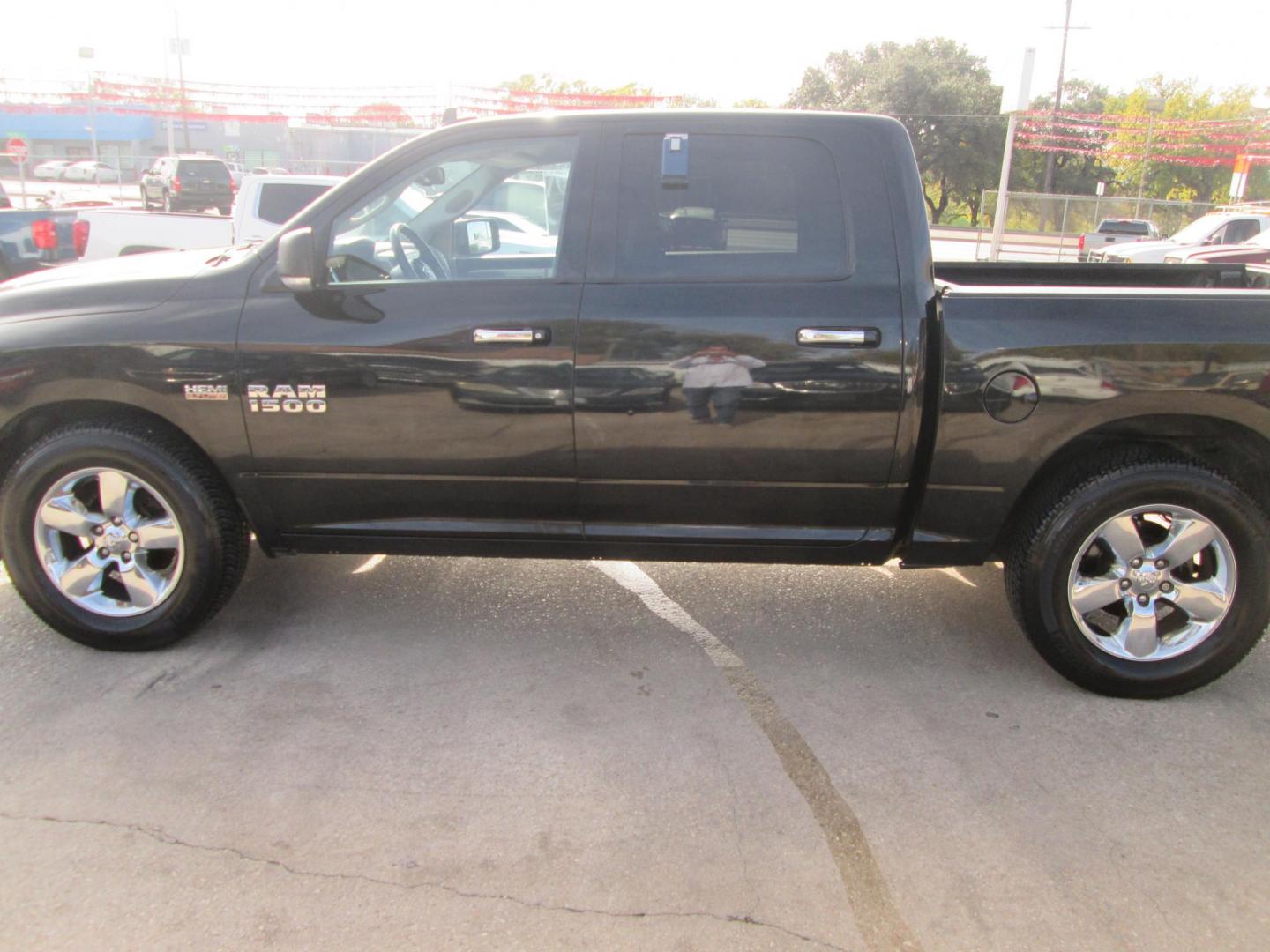 2016 BLACK RAM 1500 SLT Crew Cab SWB 2WD (3C6RR6LT2GG) with an 5.7L V8 OHV 16V engine, 6A transmission, located at 1815 NE 28th St., Fort Worth, TX, 76106, (817) 625-6251, 32.795582, -97.333069 - Photo#8