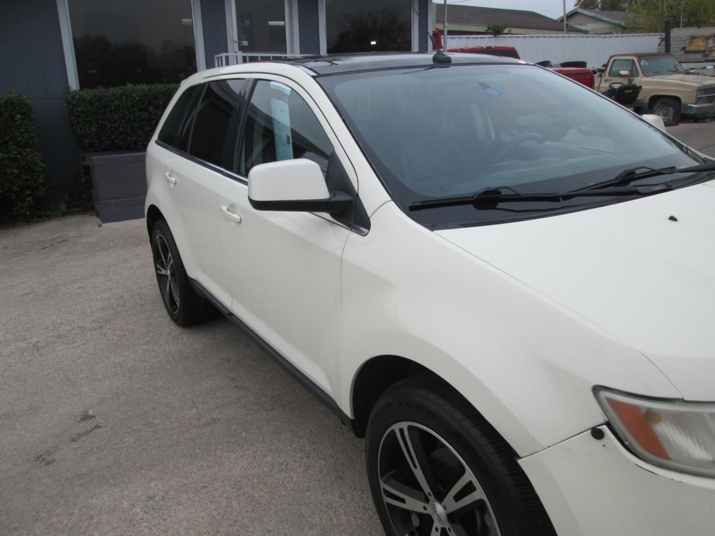 2008 WHITE Ford Edge Limited AWD (2FMDK49C88B) with an 3.5L V6 DOHC 24V engine, 6-Speed Automatic Overdrive transmission, located at 1815 NE 28th St., Fort Worth, TX, 76106, (817) 625-6251, 32.795582, -97.333069 - Photo#1