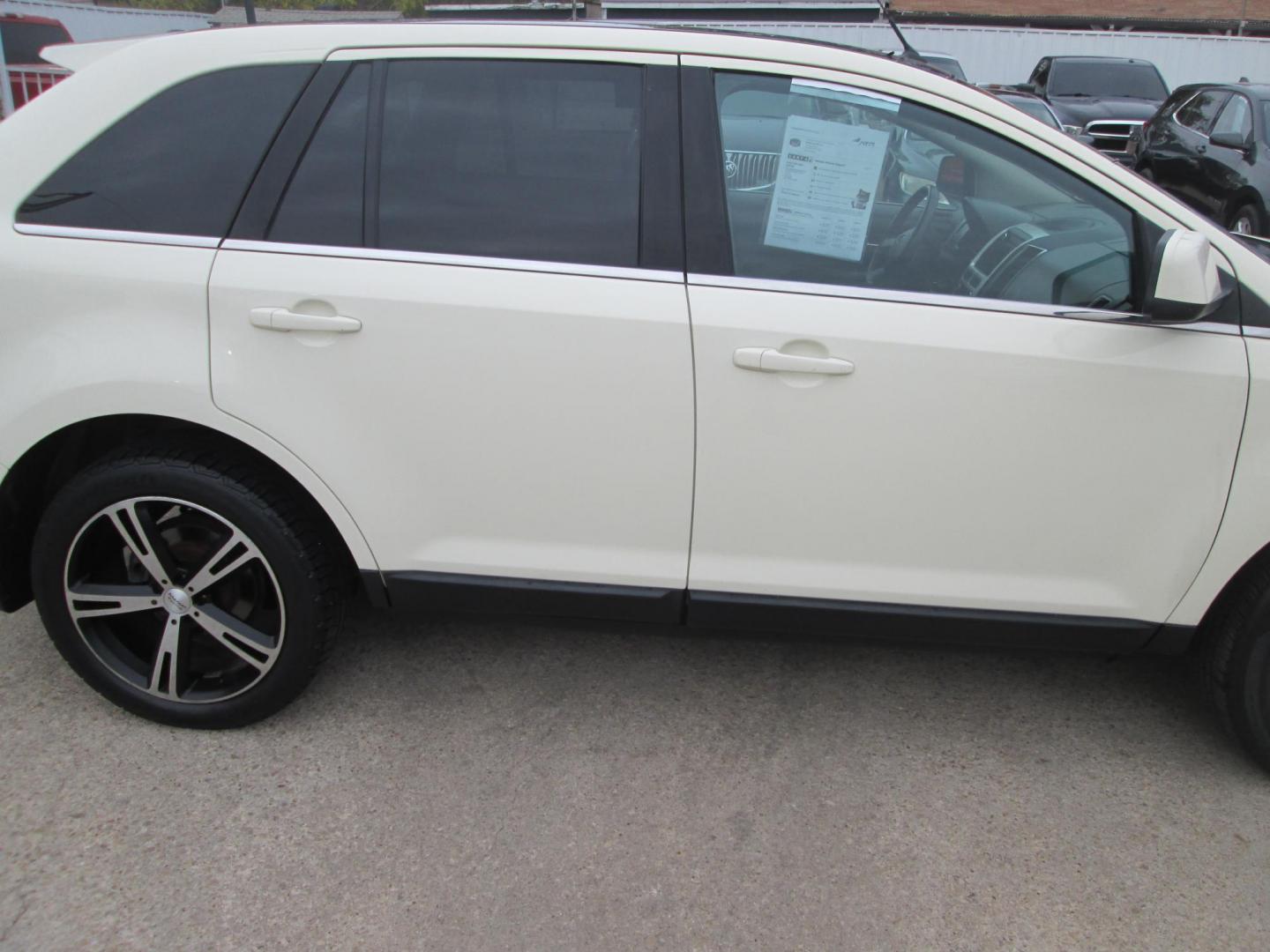 2008 WHITE Ford Edge Limited AWD (2FMDK49C88B) with an 3.5L V6 DOHC 24V engine, 6-Speed Automatic Overdrive transmission, located at 1815 NE 28th St., Fort Worth, TX, 76106, (817) 625-6251, 32.795582, -97.333069 - Photo#3