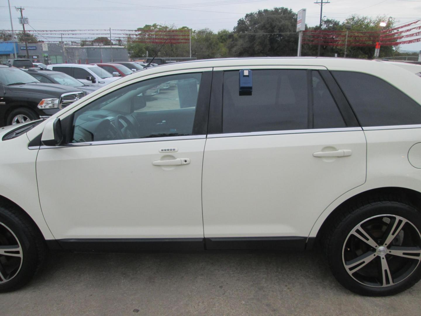 2008 WHITE Ford Edge Limited AWD (2FMDK49C88B) with an 3.5L V6 DOHC 24V engine, 6-Speed Automatic Overdrive transmission, located at 1815 NE 28th St., Fort Worth, TX, 76106, (817) 625-6251, 32.795582, -97.333069 - Photo#6