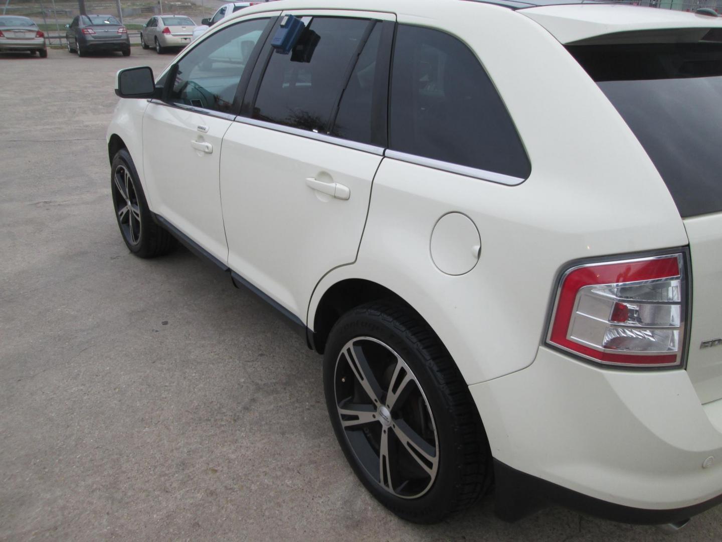 2008 WHITE Ford Edge Limited AWD (2FMDK49C88B) with an 3.5L V6 DOHC 24V engine, 6-Speed Automatic Overdrive transmission, located at 1815 NE 28th St., Fort Worth, TX, 76106, (817) 625-6251, 32.795582, -97.333069 - Photo#7