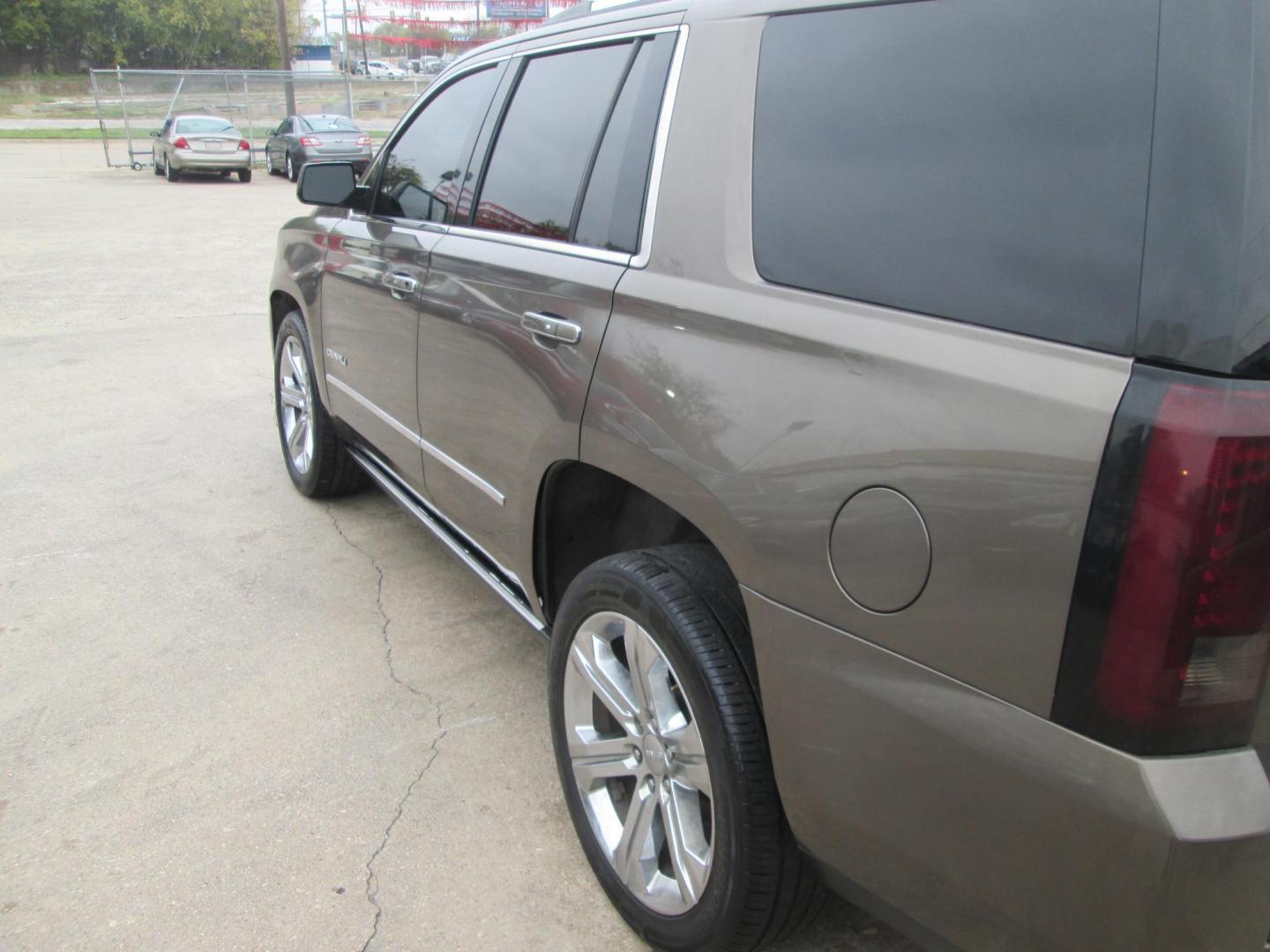 2016 GREEN GMC Yukon Denali 2WD (1GKS1CKJ6GR) with an 6.2L V8 OHV 16V engine, 6A transmission, located at 1815 NE 28th St., Fort Worth, TX, 76106, (817) 625-6251, 32.795582, -97.333069 - Photo#8