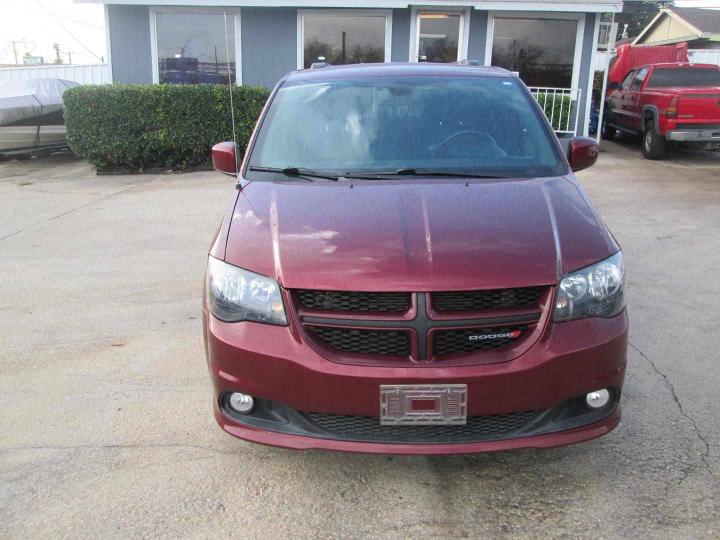 2018 RED Dodge Grand Caravan GT (2C4RDGEG9JR) with an 3.6L V6 DOHC 24V engine, 6A transmission, located at 1815 NE 28th St., Fort Worth, TX, 76106, (817) 625-6251, 32.795582, -97.333069 - Photo#1