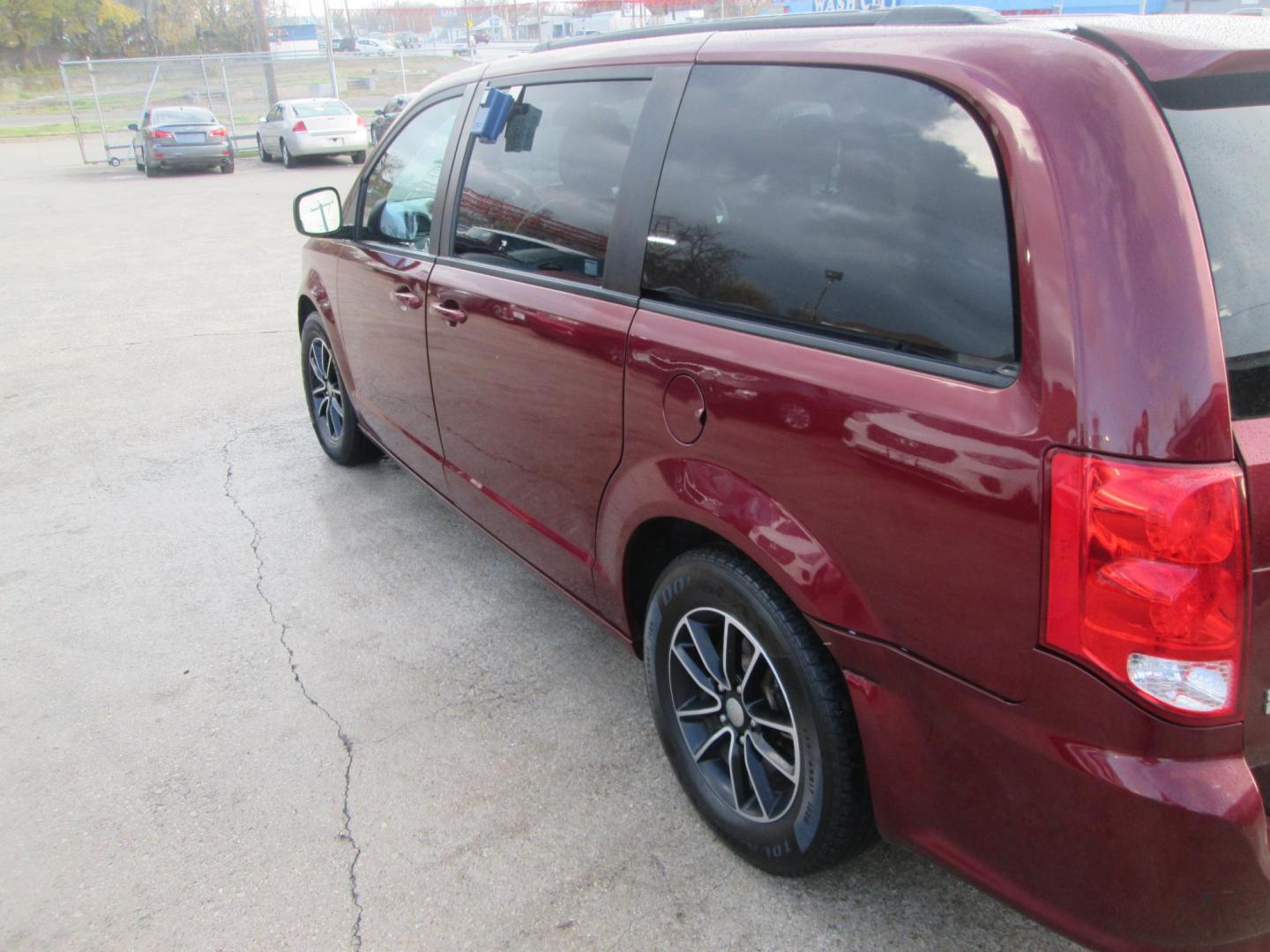 2018 RED Dodge Grand Caravan GT (2C4RDGEG9JR) with an 3.6L V6 DOHC 24V engine, 6A transmission, located at 1815 NE 28th St., Fort Worth, TX, 76106, (817) 625-6251, 32.795582, -97.333069 - Photo#7