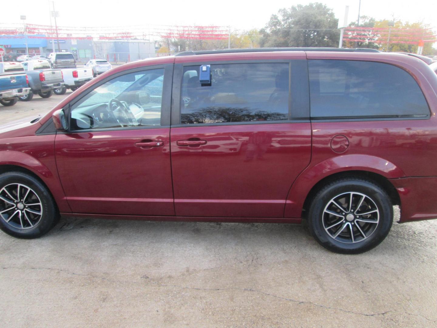 2018 RED Dodge Grand Caravan GT (2C4RDGEG9JR) with an 3.6L V6 DOHC 24V engine, 6A transmission, located at 1815 NE 28th St., Fort Worth, TX, 76106, (817) 625-6251, 32.795582, -97.333069 - Photo#8