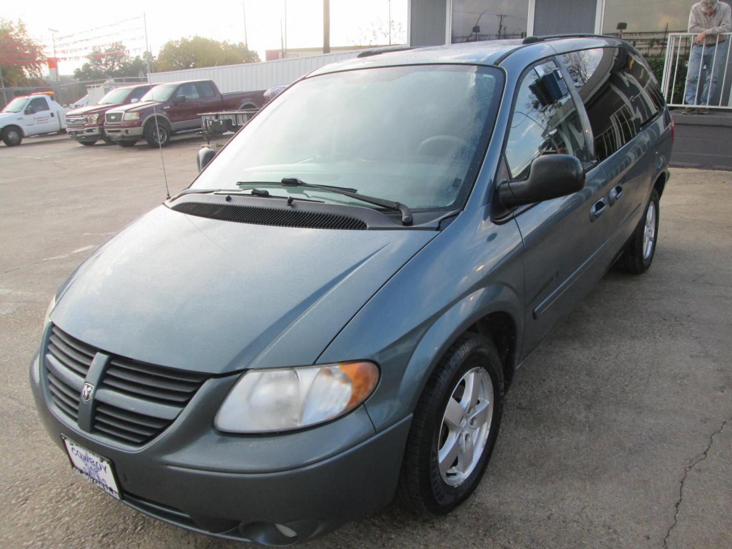 2005 GREEN Dodge Grand Caravan SXT (2D4GP44L75R) with an 3.8L V6 OHV 12V engine, 4-Speed Automatic Overdrive transmission, located at 1815 NE 28th St., Fort Worth, TX, 76106, (817) 625-6251, 32.795582, -97.333069 - Photo#0