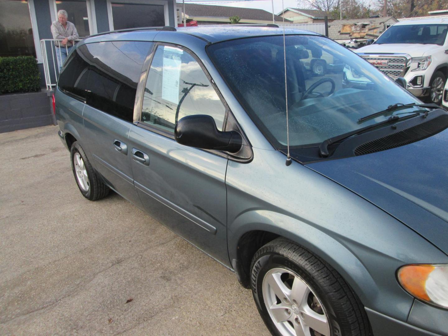 2005 GREEN Dodge Grand Caravan SXT (2D4GP44L75R) with an 3.8L V6 OHV 12V engine, 4-Speed Automatic Overdrive transmission, located at 1815 NE 28th St., Fort Worth, TX, 76106, (817) 625-6251, 32.795582, -97.333069 - Photo#1