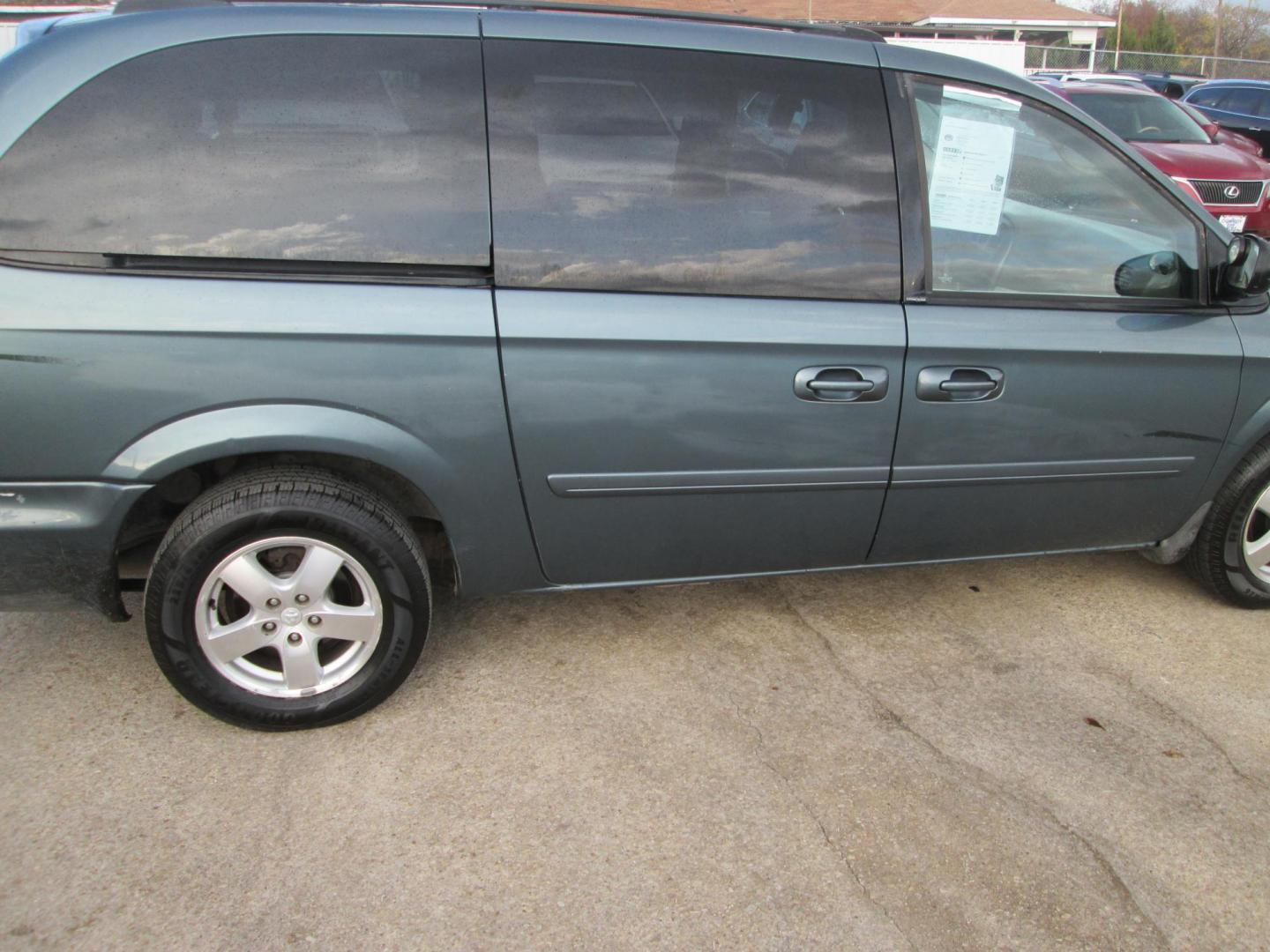 2005 GREEN Dodge Grand Caravan SXT (2D4GP44L75R) with an 3.8L V6 OHV 12V engine, 4-Speed Automatic Overdrive transmission, located at 1815 NE 28th St., Fort Worth, TX, 76106, (817) 625-6251, 32.795582, -97.333069 - Photo#3