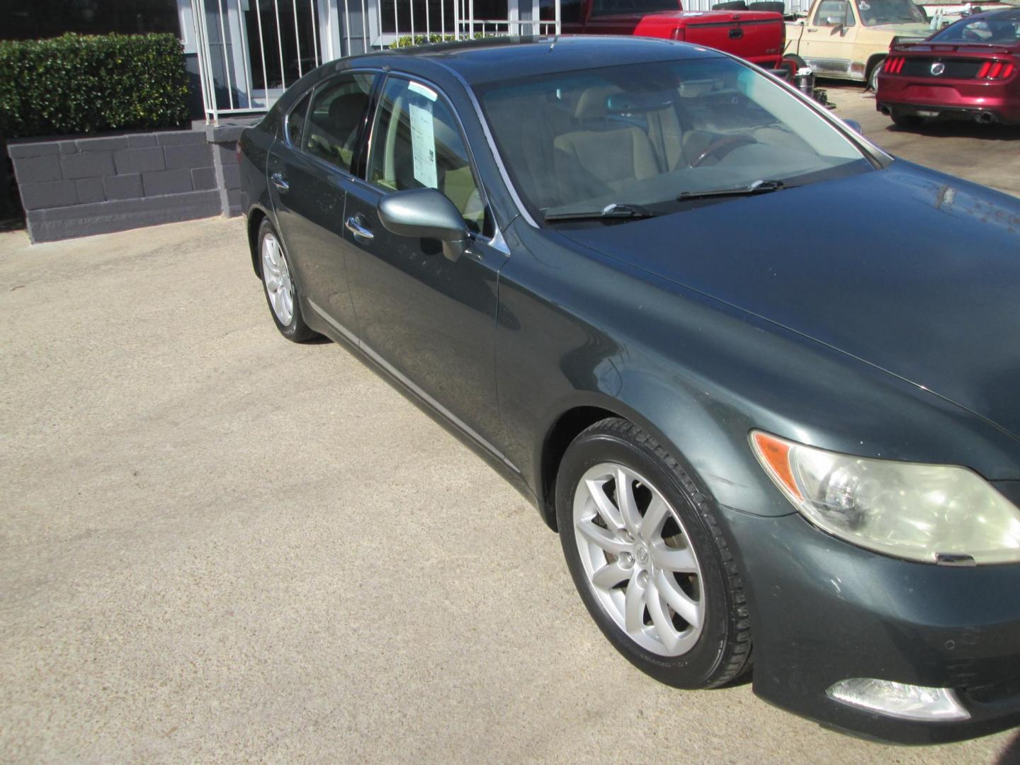 2007 Lexus LS 460 Luxury Sedan (JTHBL46F875) with an 4.6L V8 DOHC 32V engine, 8-Speed Automatic Overdrive transmission, located at 1815 NE 28th St., Fort Worth, TX, 76106, (817) 625-6251, 32.795582, -97.333069 - Photo#2