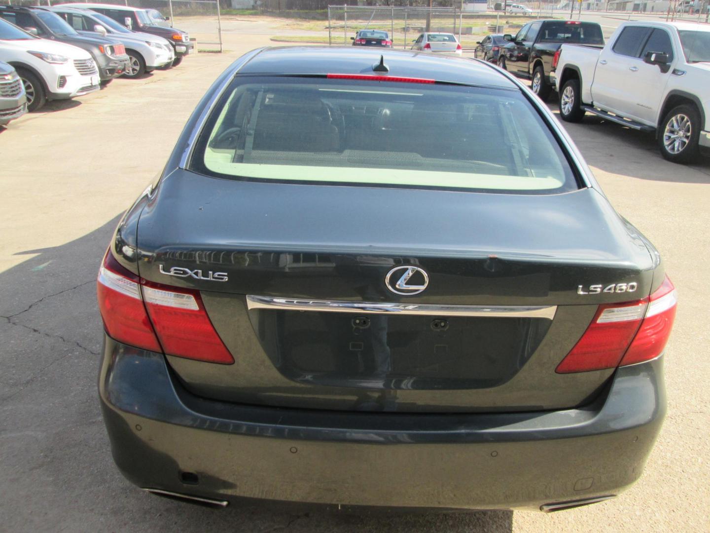 2007 Lexus LS 460 Luxury Sedan (JTHBL46F875) with an 4.6L V8 DOHC 32V engine, 8-Speed Automatic Overdrive transmission, located at 1815 NE 28th St., Fort Worth, TX, 76106, (817) 625-6251, 32.795582, -97.333069 - Photo#5