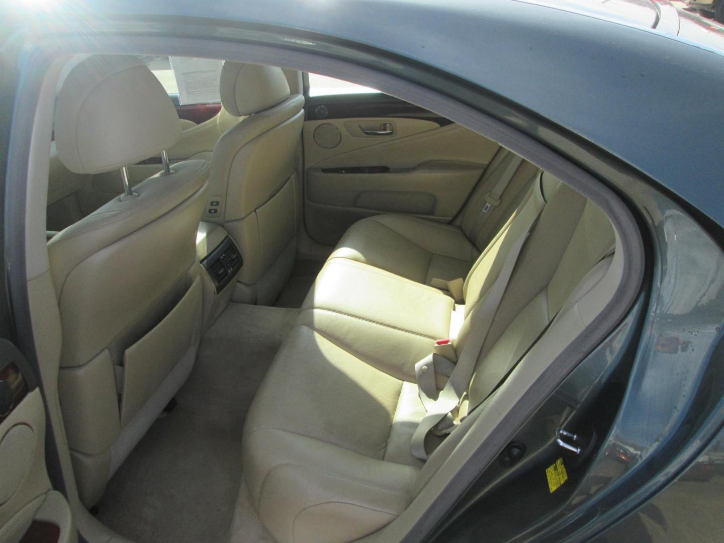 2007 Lexus LS 460 Luxury Sedan (JTHBL46F875) with an 4.6L V8 DOHC 32V engine, 8-Speed Automatic Overdrive transmission, located at 1815 NE 28th St., Fort Worth, TX, 76106, (817) 625-6251, 32.795582, -97.333069 - Photo#9