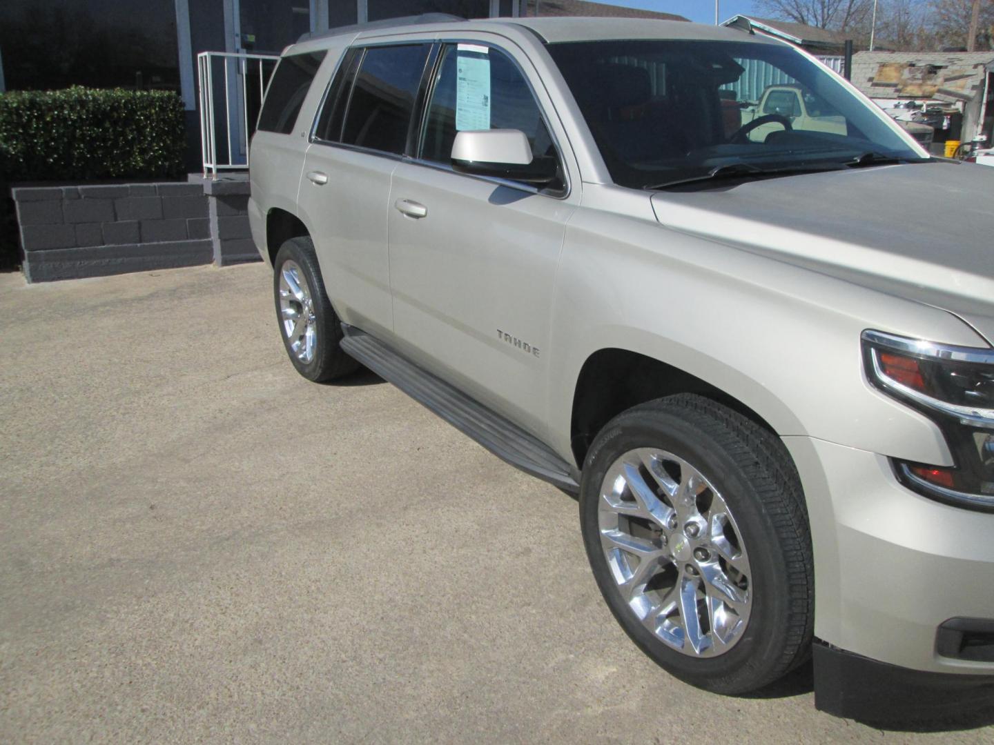 2015 GOLD Chevrolet Tahoe LT 2WD (1GNSCBKC3FR) with an 5.3L V8 OHV 16V engine, 6-Speed Automatic transmission, located at 1815 NE 28th St., Fort Worth, TX, 76106, (817) 625-6251, 32.795582, -97.333069 - Photo#1