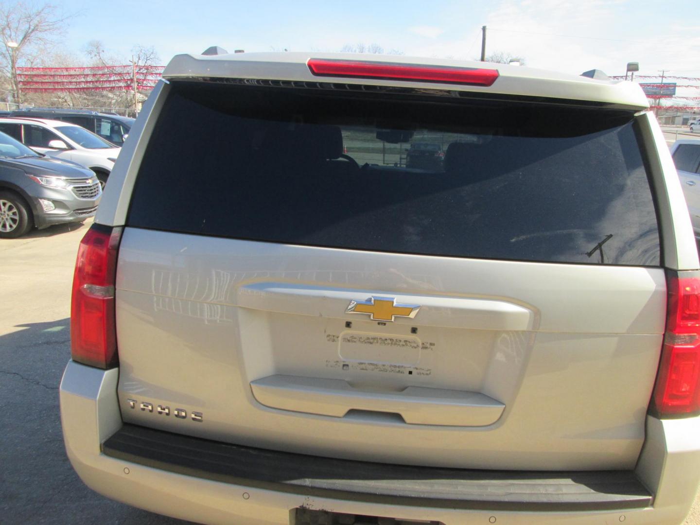 2015 GOLD Chevrolet Tahoe LT 2WD (1GNSCBKC3FR) with an 5.3L V8 OHV 16V engine, 6-Speed Automatic transmission, located at 1815 NE 28th St., Fort Worth, TX, 76106, (817) 625-6251, 32.795582, -97.333069 - Photo#4