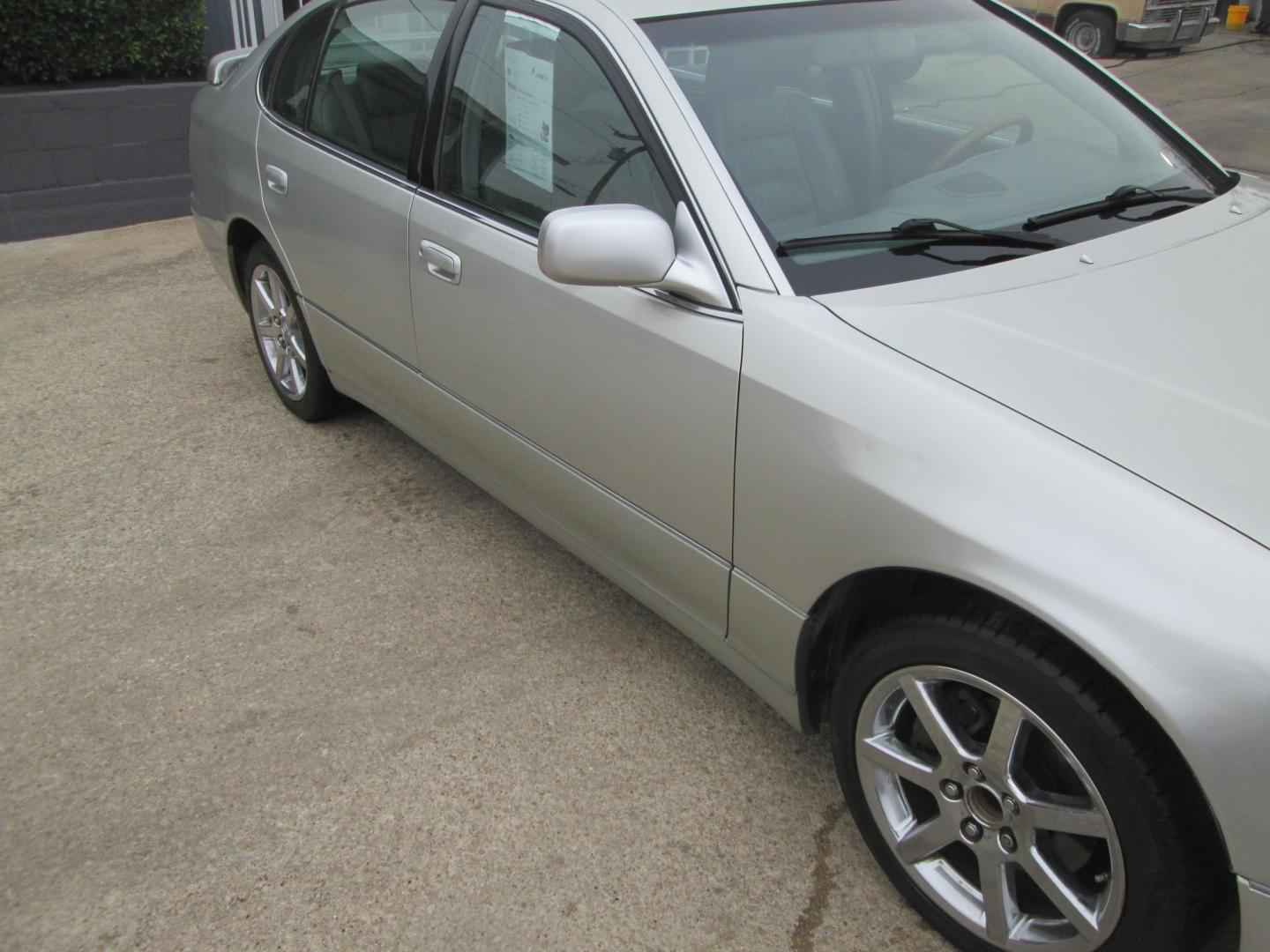 2003 SILVER Lexus GS GS 430 (JT8BL69S530) with an 4.3L V8 DOHC 32V engine, 5-Speed Automatic Overdrive transmission, located at 1815 NE 28th St., Fort Worth, TX, 76106, (817) 625-6251, 32.795582, -97.333069 - Photo#2