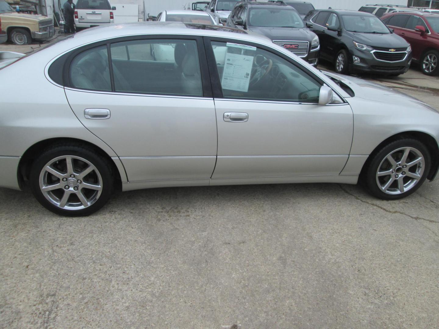 2003 SILVER Lexus GS GS 430 (JT8BL69S530) with an 4.3L V8 DOHC 32V engine, 5-Speed Automatic Overdrive transmission, located at 1815 NE 28th St., Fort Worth, TX, 76106, (817) 625-6251, 32.795582, -97.333069 - Photo#3