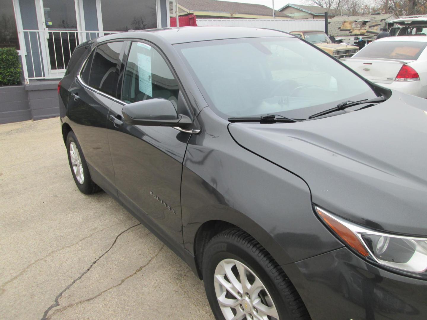 2019 GRAY Chevrolet Equinox LT 1.5 2WD (2GNAXKEV0K6) with an 1.5L L4 DIR DOHC 16V TURBO engine, 6A transmission, located at 1815 NE 28th St., Fort Worth, TX, 76106, (817) 625-6251, 32.795582, -97.333069 - Photo#3