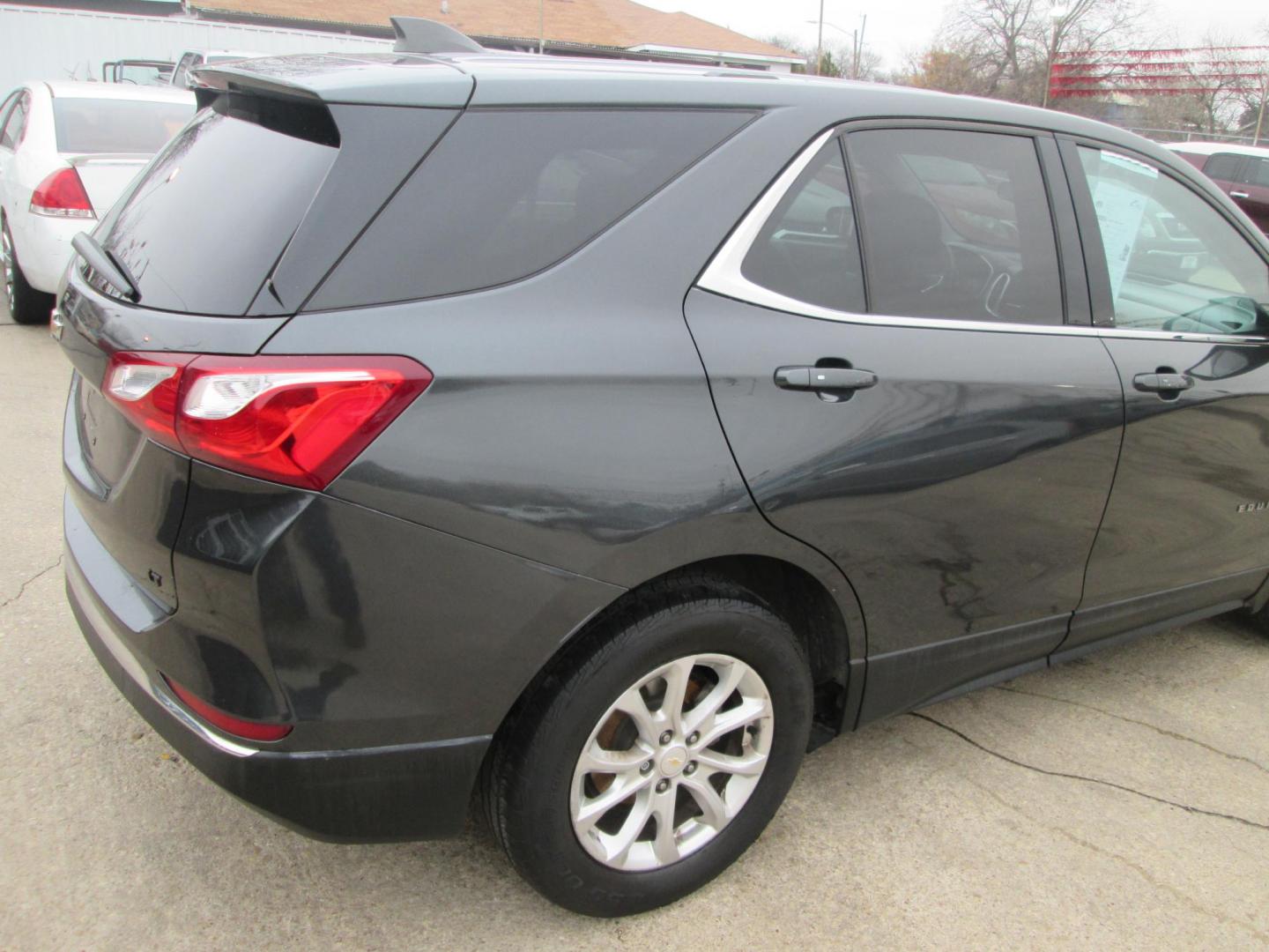 2019 GRAY Chevrolet Equinox LT 1.5 2WD (2GNAXKEV0K6) with an 1.5L L4 DIR DOHC 16V TURBO engine, 6A transmission, located at 1815 NE 28th St., Fort Worth, TX, 76106, (817) 625-6251, 32.795582, -97.333069 - Photo#4