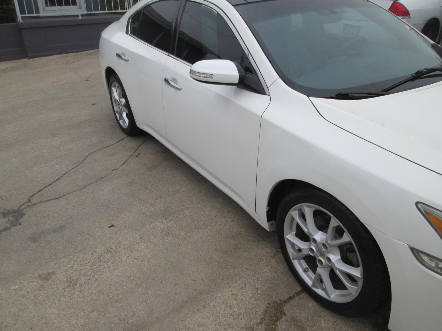 2012 WHITE Nissan Maxima SV (1N4AA5AP5CC) with an 3.5L V6 DOHC 24V engine, Continuously Variable Transmission transmission, located at 1815 NE 28th St., Fort Worth, TX, 76106, (817) 625-6251, 32.795582, -97.333069 - Photo#0