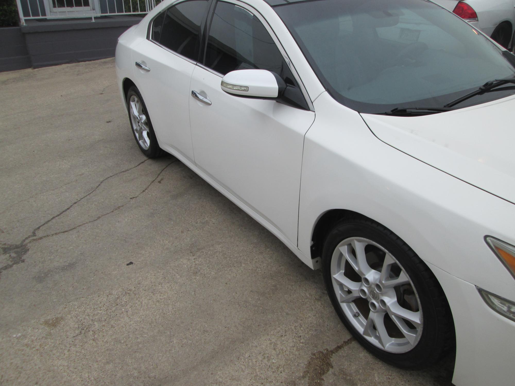 photo of 2012 Nissan Maxima SV