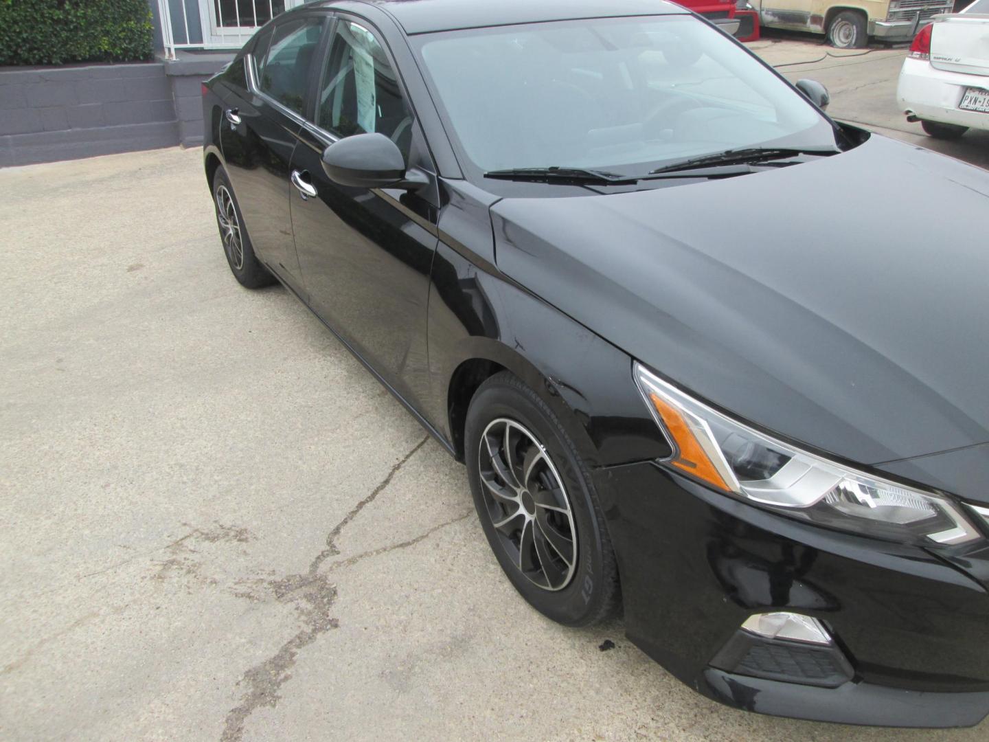 2020 BLACK Nissan Altima 2.5 S (1N4BL4BV1LC) with an 2.5L L4 DOHC 16V engine, CVT transmission, located at 1815 NE 28th St., Fort Worth, TX, 76106, (817) 625-6251, 32.795582, -97.333069 - Photo#2