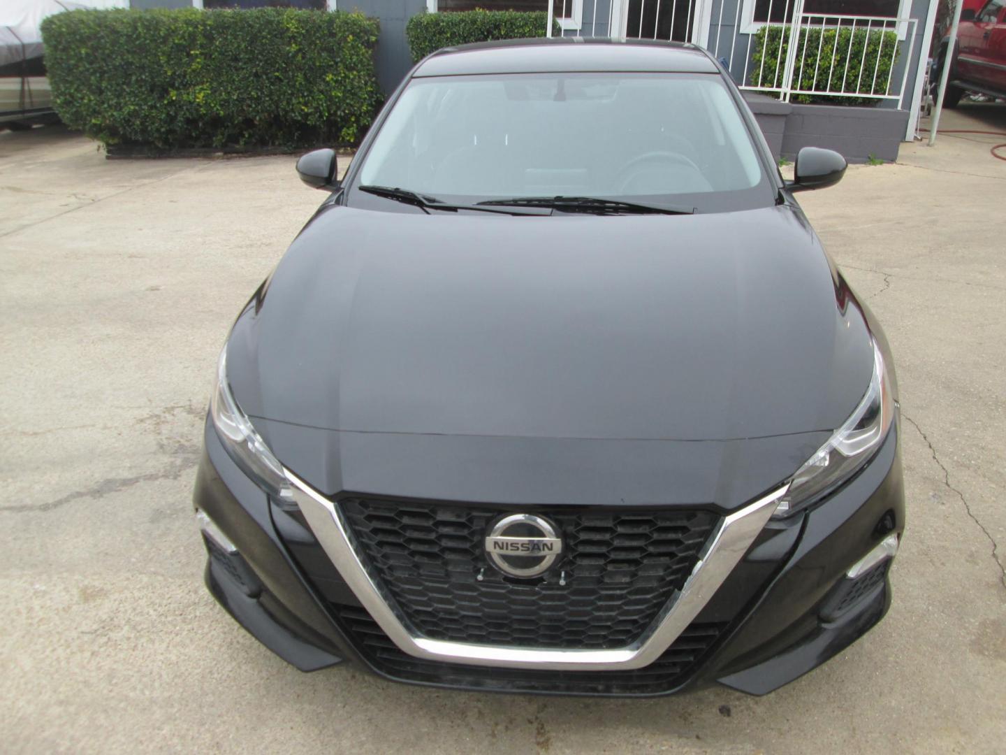 2020 BLACK Nissan Altima 2.5 S (1N4BL4BV1LC) with an 2.5L L4 DOHC 16V engine, CVT transmission, located at 1815 NE 28th St., Fort Worth, TX, 76106, (817) 625-6251, 32.795582, -97.333069 - Photo#1