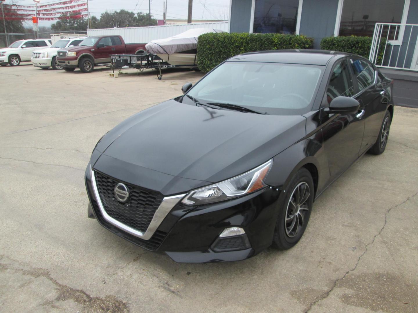 2020 BLACK Nissan Altima 2.5 S (1N4BL4BV1LC) with an 2.5L L4 DOHC 16V engine, CVT transmission, located at 1815 NE 28th St., Fort Worth, TX, 76106, (817) 625-6251, 32.795582, -97.333069 - Photo#0