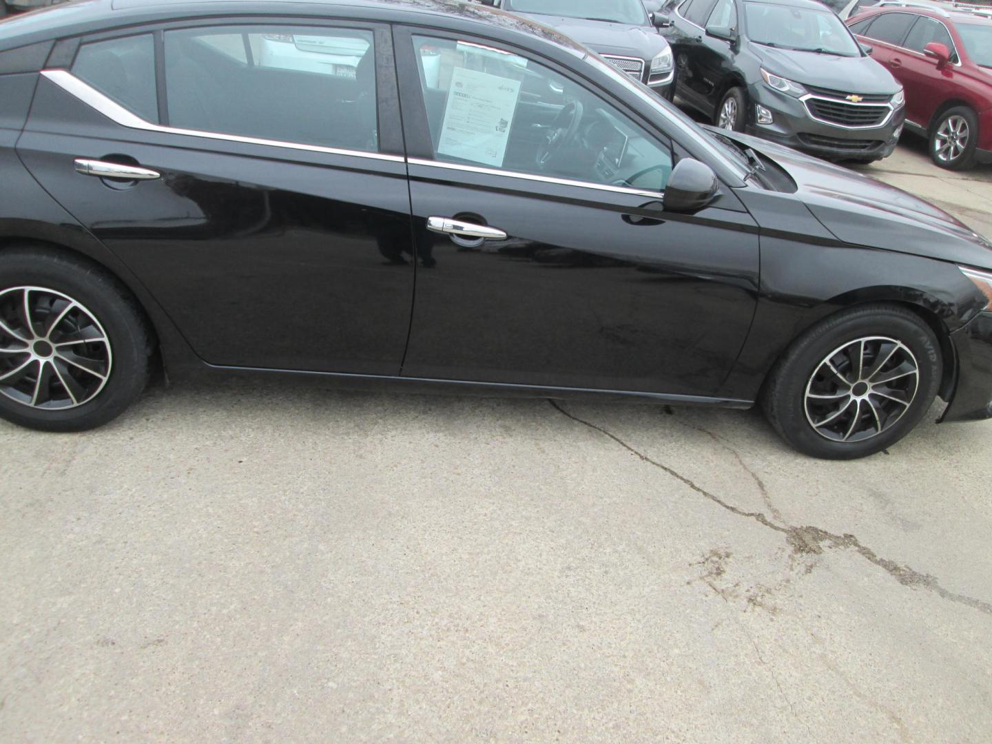 2020 BLACK Nissan Altima 2.5 S (1N4BL4BV1LC) with an 2.5L L4 DOHC 16V engine, CVT transmission, located at 1815 NE 28th St., Fort Worth, TX, 76106, (817) 625-6251, 32.795582, -97.333069 - Photo#3