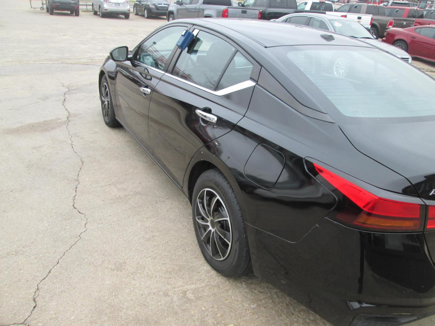 2020 BLACK Nissan Altima 2.5 S (1N4BL4BV1LC) with an 2.5L L4 DOHC 16V engine, CVT transmission, located at 1815 NE 28th St., Fort Worth, TX, 76106, (817) 625-6251, 32.795582, -97.333069 - Photo#7