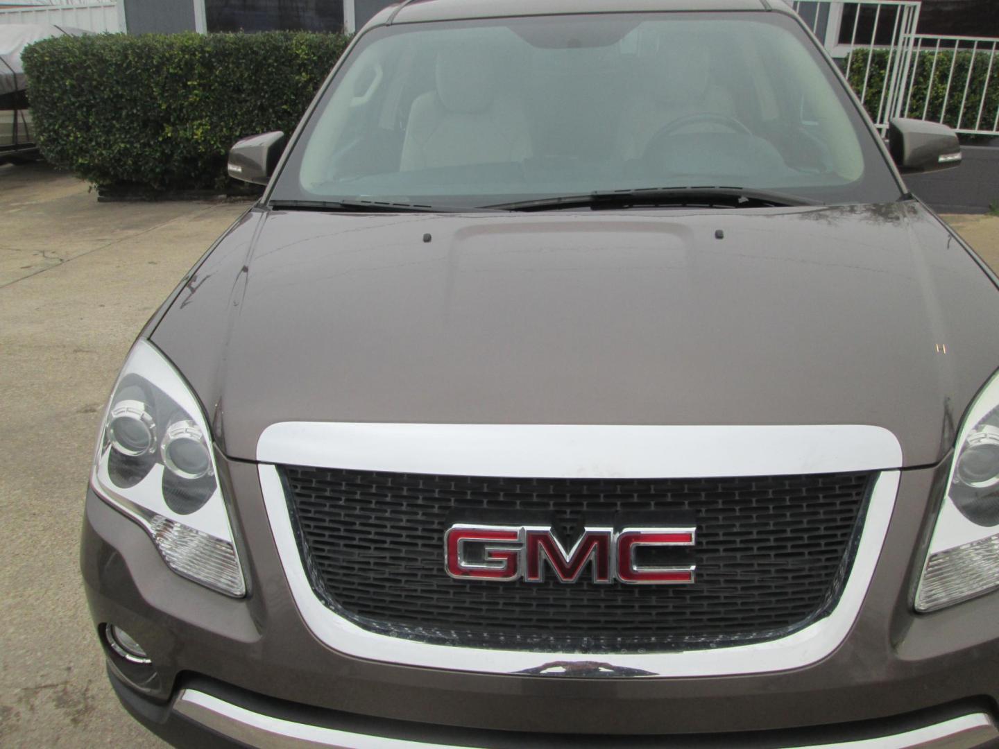 2012 BROWN GMC Acadia SLT-1 FWD (1GKKRRED6CJ) with an 3.6L V6 DOHC 24V engine, 6-Speed Automatic transmission, located at 1815 NE 28th St., Fort Worth, TX, 76106, (817) 625-6251, 32.795582, -97.333069 - Photo#1