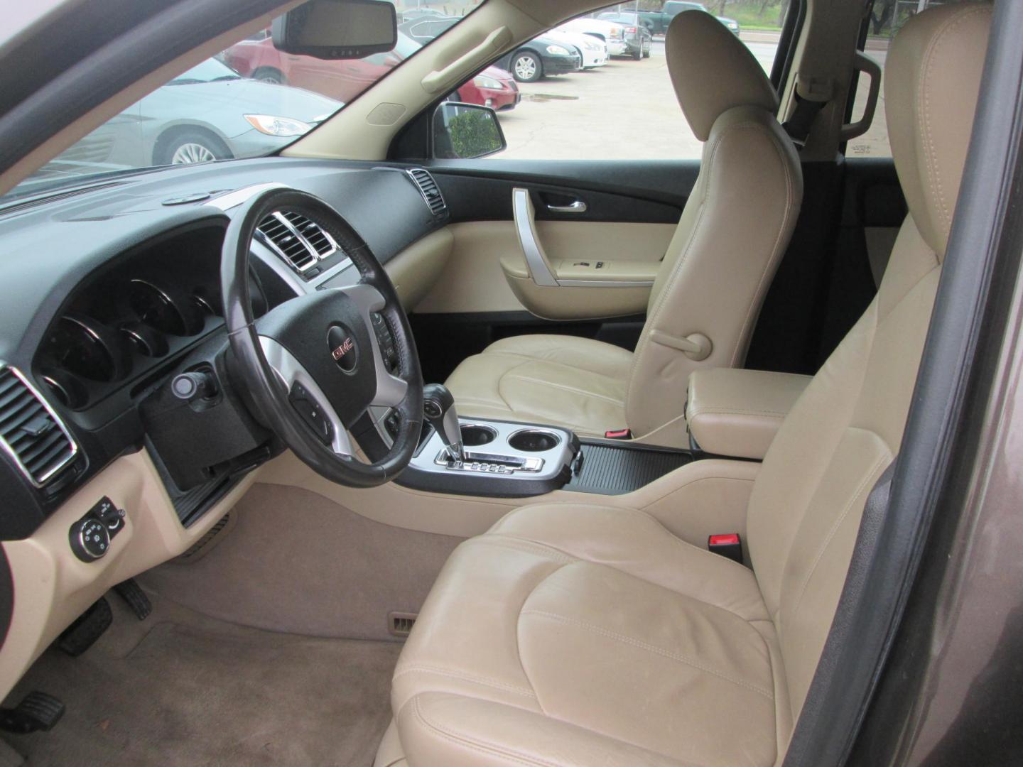 2012 BROWN GMC Acadia SLT-1 FWD (1GKKRRED6CJ) with an 3.6L V6 DOHC 24V engine, 6-Speed Automatic transmission, located at 1815 NE 28th St., Fort Worth, TX, 76106, (817) 625-6251, 32.795582, -97.333069 - Photo#12