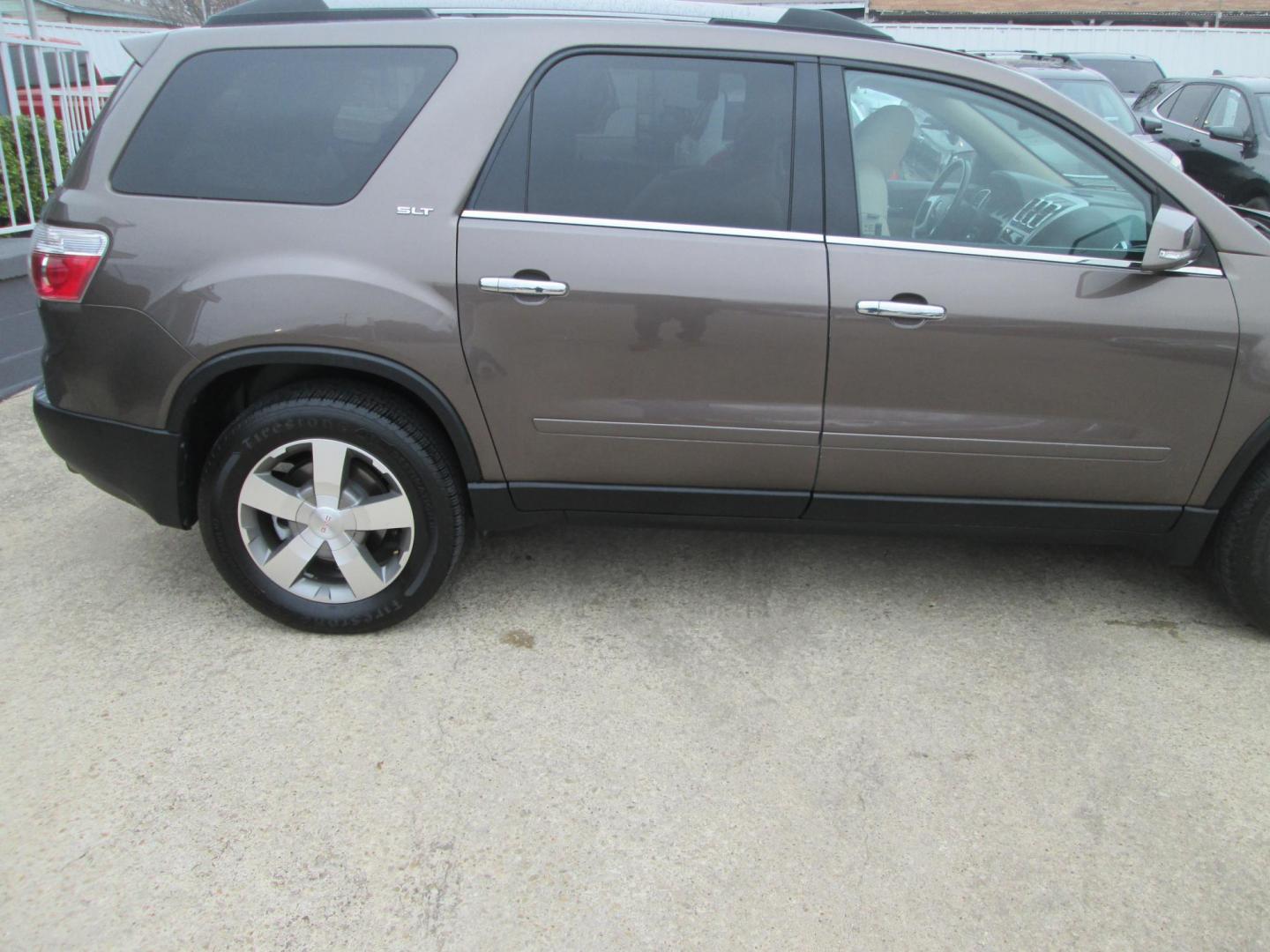 2012 BROWN GMC Acadia SLT-1 FWD (1GKKRRED6CJ) with an 3.6L V6 DOHC 24V engine, 6-Speed Automatic transmission, located at 1815 NE 28th St., Fort Worth, TX, 76106, (817) 625-6251, 32.795582, -97.333069 - Photo#2