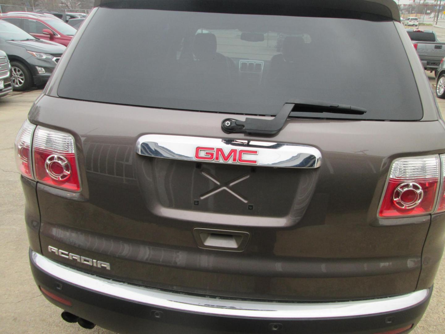 2012 BROWN GMC Acadia SLT-1 FWD (1GKKRRED6CJ) with an 3.6L V6 DOHC 24V engine, 6-Speed Automatic transmission, located at 1815 NE 28th St., Fort Worth, TX, 76106, (817) 625-6251, 32.795582, -97.333069 - Photo#4