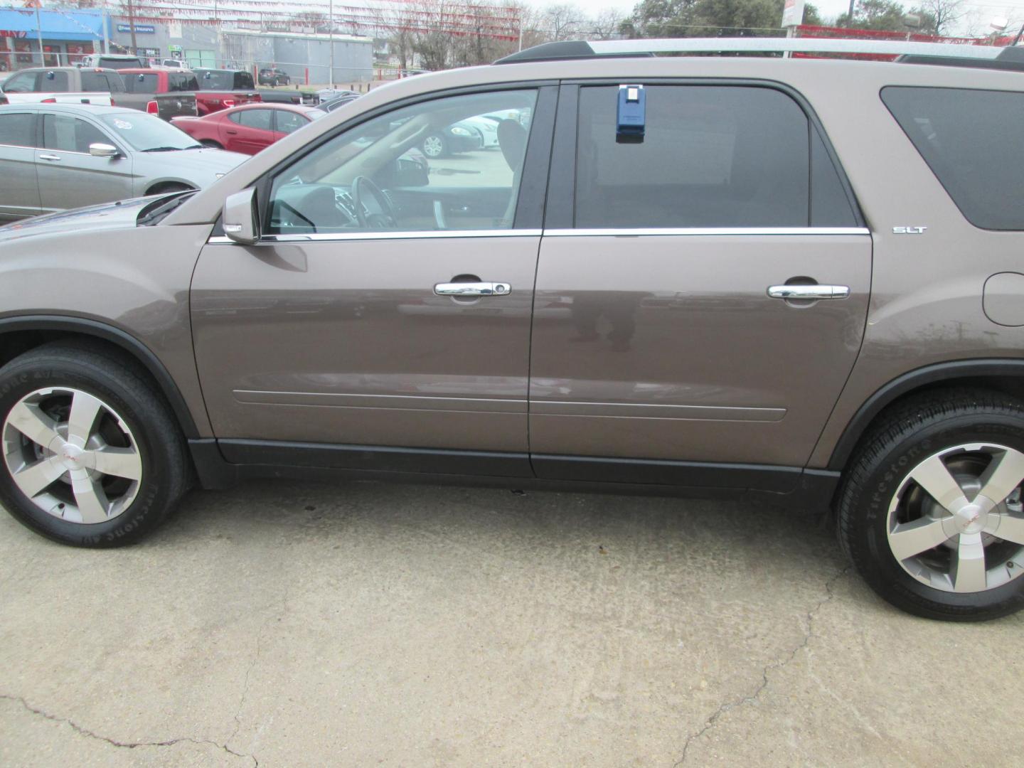 2012 BROWN GMC Acadia SLT-1 FWD (1GKKRRED6CJ) with an 3.6L V6 DOHC 24V engine, 6-Speed Automatic transmission, located at 1815 NE 28th St., Fort Worth, TX, 76106, (817) 625-6251, 32.795582, -97.333069 - Photo#8