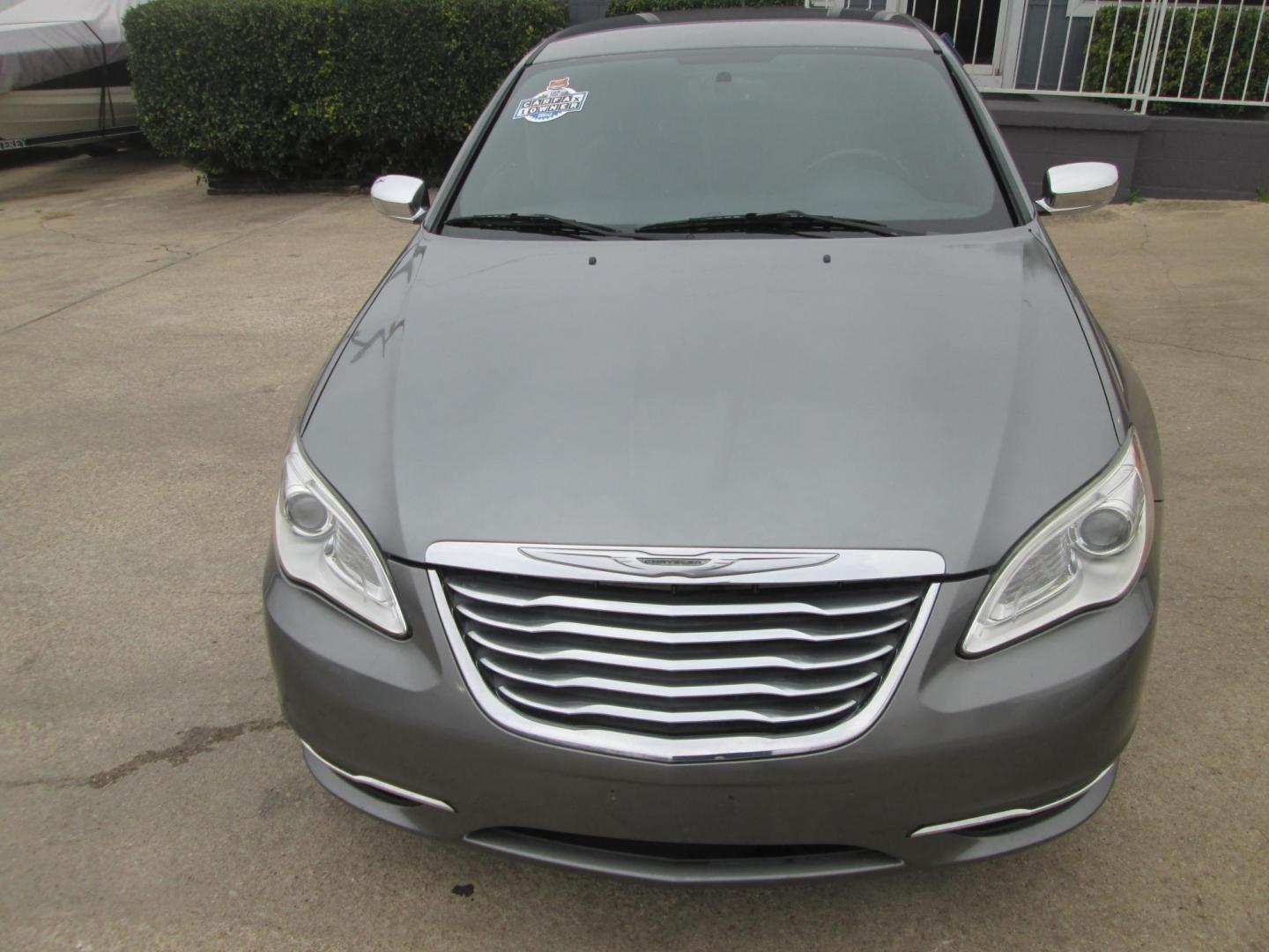 2011 GRAY Chrysler 200 Limited (1C3BC2FG3BN) with an 3.6L V6 DOHC 24V engine, 6-Speed Automatic transmission, located at 1815 NE 28th St., Fort Worth, TX, 76106, (817) 625-6251, 32.795582, -97.333069 - Photo#1