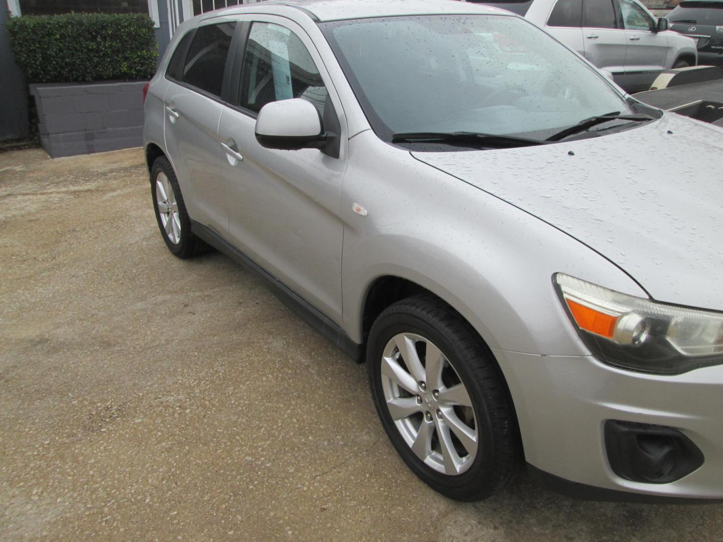 2013 SILVER Mitsubishi Outlander Sport ES 2WD (4A4AP3AU3DE) with an 2.0L L4 DOHC 16V engine, located at 1815 NE 28th St., Fort Worth, TX, 76106, (817) 625-6251, 32.795582, -97.333069 - Photo#3