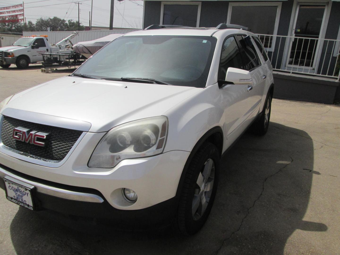 2012 WHITE GMC Acadia SLT-1 FWD (1GKKRRED1CJ) with an 3.6L V6 DOHC 24V engine, 6-Speed Automatic transmission, located at 1815 NE 28th St., Fort Worth, TX, 76106, (817) 625-6251, 32.795582, -97.333069 - Photo#0