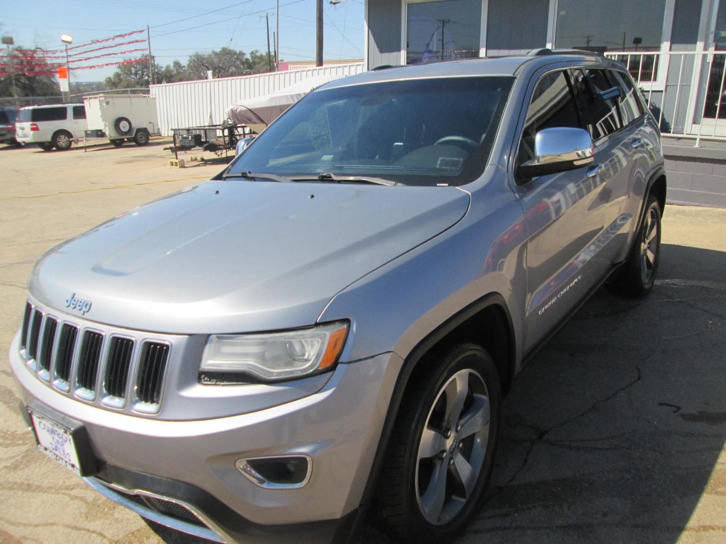 2014 SILVER Jeep Grand Cherokee Limited 2WD (1C4RJEBG4EC) with an 3.6L V6 DOHC 24V engine, 5-Speed Automatic transmission, located at 1815 NE 28th St., Fort Worth, TX, 76106, (817) 625-6251, 32.795582, -97.333069 - Photo#0