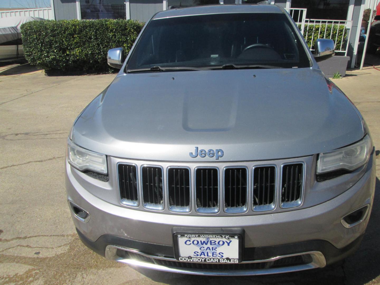 2014 SILVER Jeep Grand Cherokee Limited 2WD (1C4RJEBG4EC) with an 3.6L V6 DOHC 24V engine, 5-Speed Automatic transmission, located at 1815 NE 28th St., Fort Worth, TX, 76106, (817) 625-6251, 32.795582, -97.333069 - Photo#1