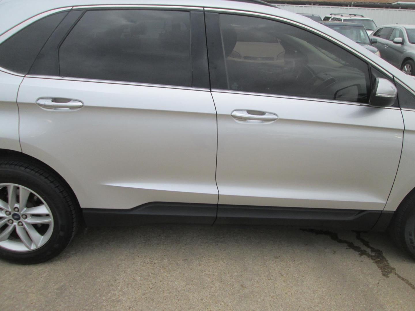 2017 SILVER Ford Edge SEL FWD (2FMPK3J95HB) with an 2.0L L4 DOHC 16V engine, 6A transmission, located at 1815 NE 28th St., Fort Worth, TX, 76106, (817) 625-6251, 32.795582, -97.333069 - Photo#3
